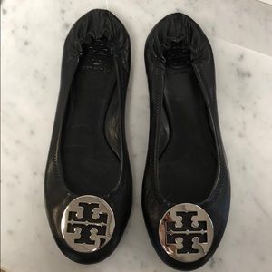BLACK TORY BURCH BALLET FLATS SULVER LOGO SIZE 10